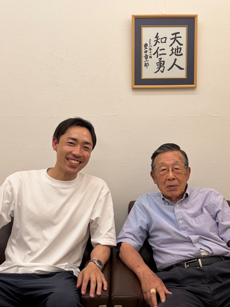 高58回　副代表の滝口と1枚
菅沼さんの会社がある湖西市で消防士をしている滝口とは、湖西市の魅力の話で盛り上がった。